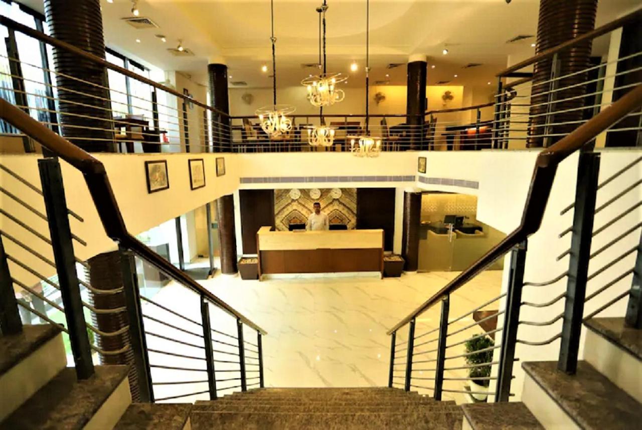 Hotel Arch International Нью-Дели Экстерьер фото