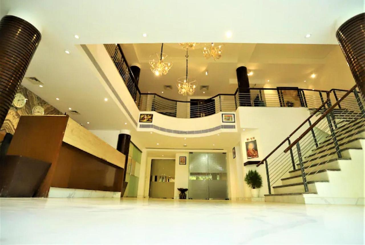 Hotel Arch International Нью-Дели Экстерьер фото
