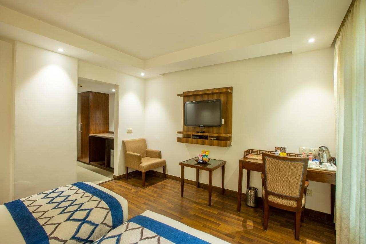 Hotel Arch International Нью-Дели Экстерьер фото