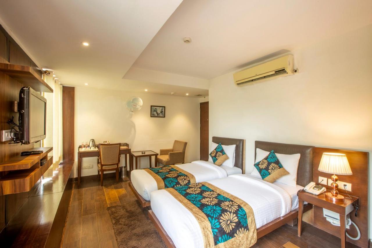 Hotel Arch International Нью-Дели Экстерьер фото